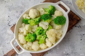 Запеканка из брокколи и цветной капусты с сыром Запеканка из брокколи и цветной капусты с сыром
