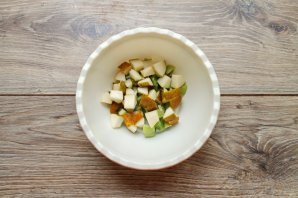 Фруктовый салат с яблоками, грушами и киви Фруктовый салат с яблоками, грушами и киви
