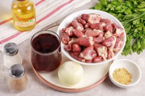 Куриные сердечки в красном вине Куриные сердечки в красном вине