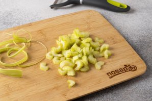 Салат из сельдерея и болгарского перца Салат из сельдерея и болгарского перца