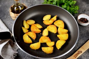 Сморреброд с сельдью, свекольным пюре и картофелем Сморреброд с сельдью, свекольным пюре и картофелем
