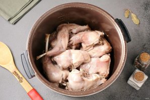 Тушенка в мультиварке из кролика Тушенка в мультиварке из кролика