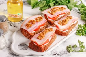 Бутерброды с беконом и горчицей Бутерброды с беконом и горчицей
