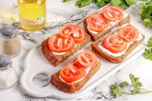 Бутерброды с беконом и горчицей Бутерброды с беконом и горчицей