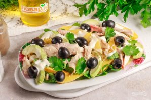 Салат с манго, авокадо и курицей Салат с манго, авокадо и курицей