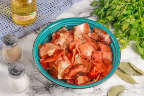 Сало в луковой шелухе с жидким дымом Сало в луковой шелухе с жидким дымом