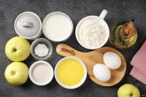 Шарлотка с яблоками на сливках Шарлотка с яблоками на сливках