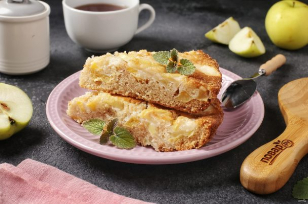 Шарлотка с яблоками на сливках Шарлотка