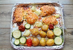 Свинина под теплой "шапочкой" запеченная с овощами Свинина под теплой "шапочкой" запеченная с овощами